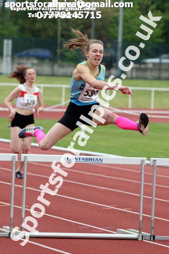 Womens under-17s 300 metres hurdles, North Eastern Track and Fields Champs., Middlesbrough. Photo: David T. Hewitson/Sports for All Pics